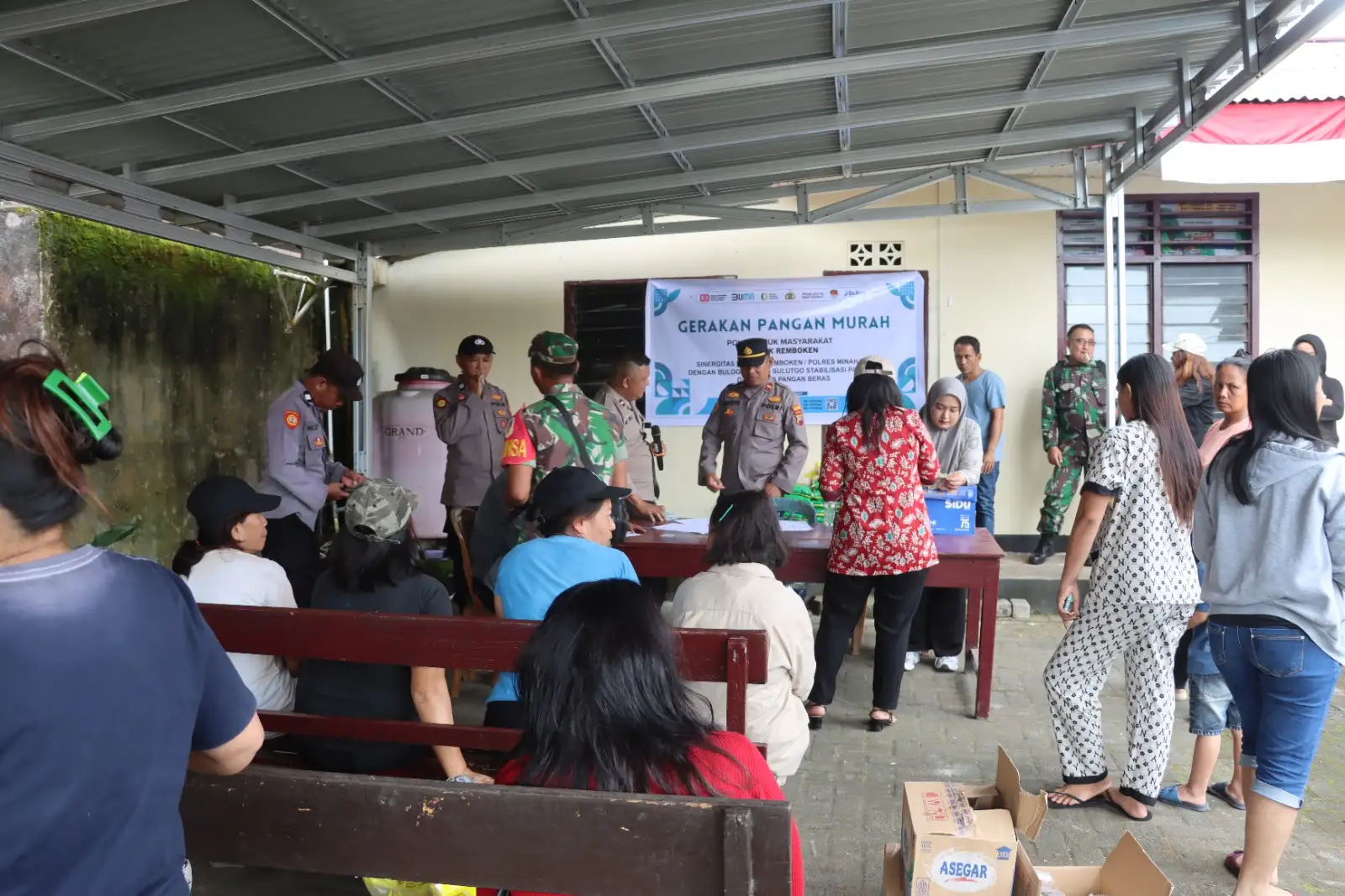 Polsek Remboken Gelar Gerakan Pangan Murah, 2.000 Kg Beras Bulog Ludes Terjual
